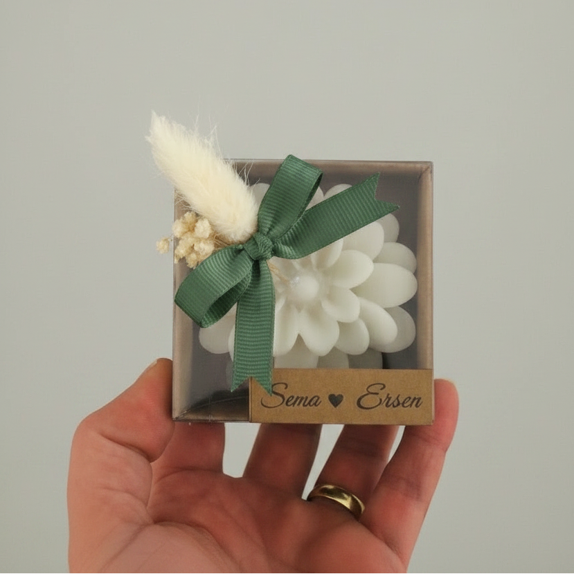 Kişiselleştirilebilir Yeşil Kurdeleli Kraft Kutulu Lotus Mum
